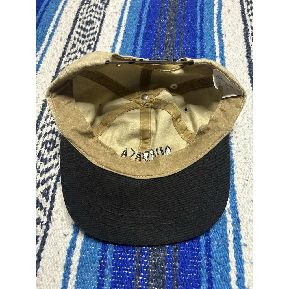 Vintage AmeriCap Que Pasa Hombre Made in USA Snapback Hat Beige Black